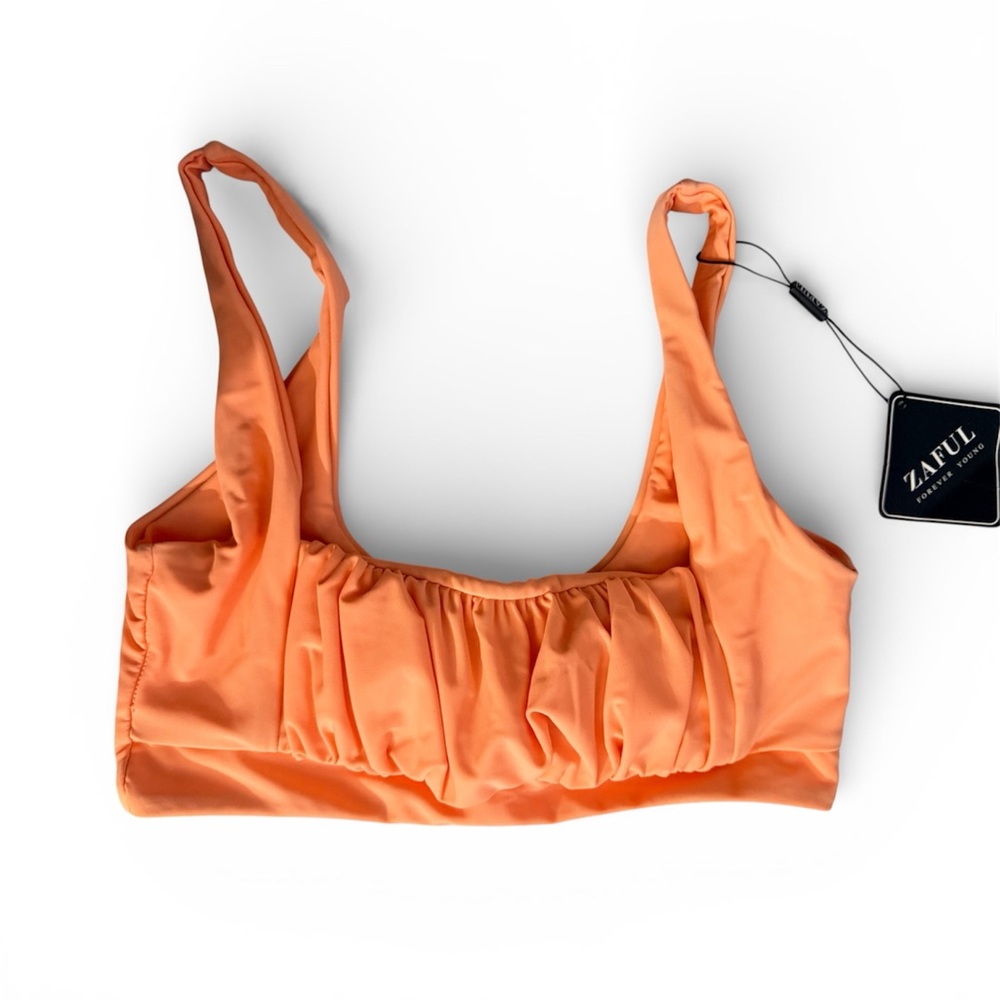 Zaful Bright Orange Bikini Set.
Size 4 - Picture 3 of 7